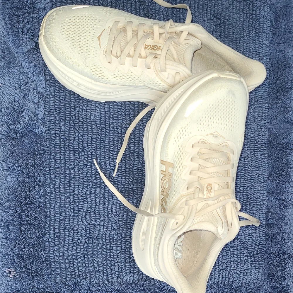 Hoka Women’s Cream/White Cushioned Running Shoes, 8 B8 - Picture 3 of 12